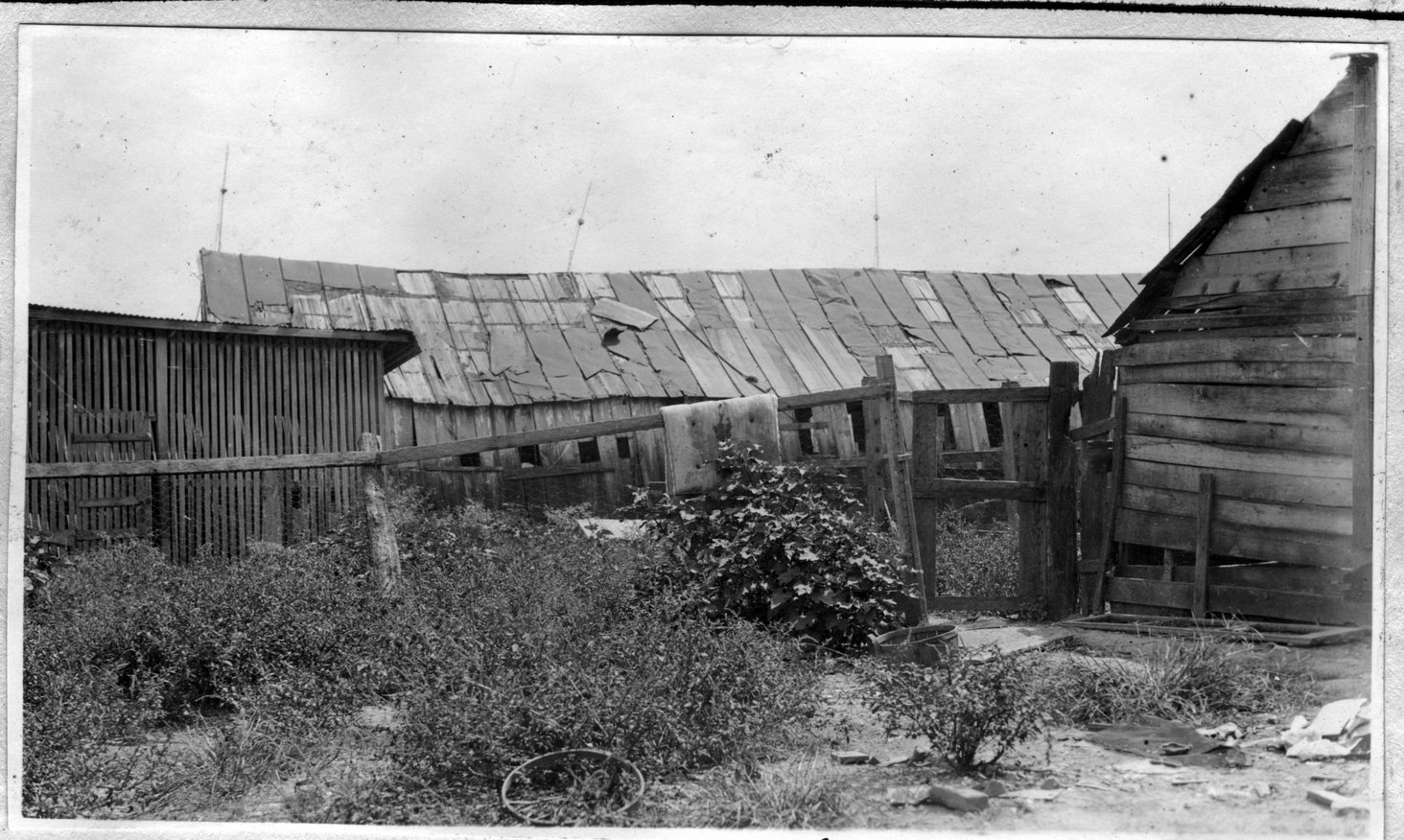 055~H. G. Gates Old Barn Aug 1920.jpg